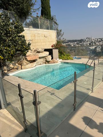 דירת גן, אברהם פררה, הולילנד, ירושלים