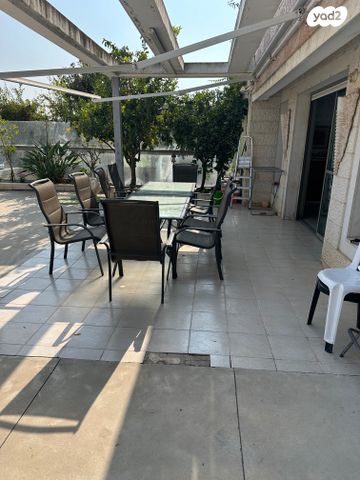 דירת גן, אברהם פררה, הולילנד, ירושלים