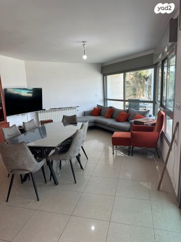 דירת גן, אברהם פררה, הולילנד, ירושלים