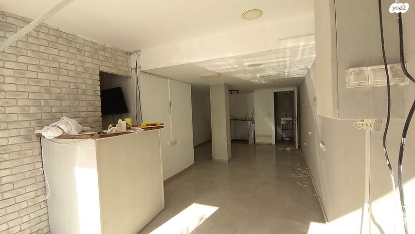 חנויות/ שטח מסחרי