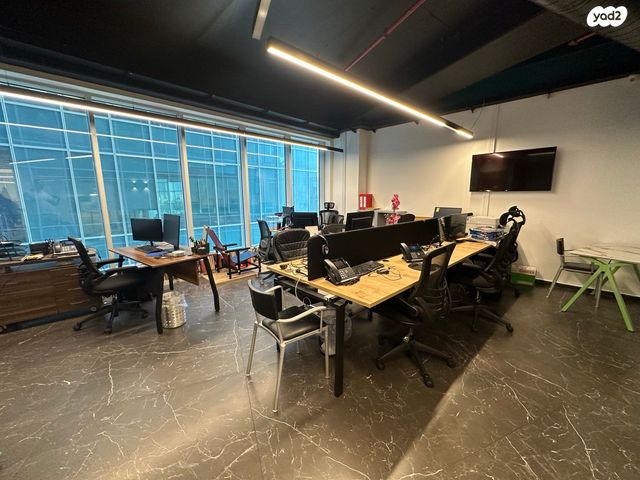 דרך מנחם בגין 150