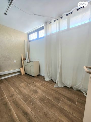 חנויות/ שטח מסחרי, כפר סבא