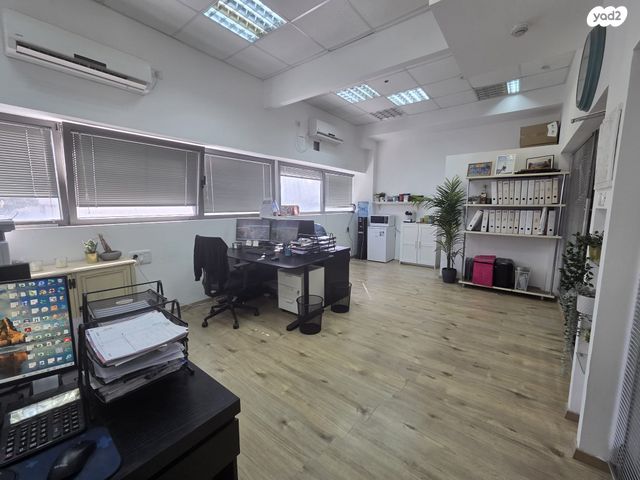 משרדים, אפרים קישון 9, חתני פרס ישראל, באר יעקב