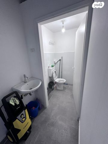 חנויות/ שטח מסחרי, שדרות הנשיא וייצמן 78, מרכז העיר, חדרה