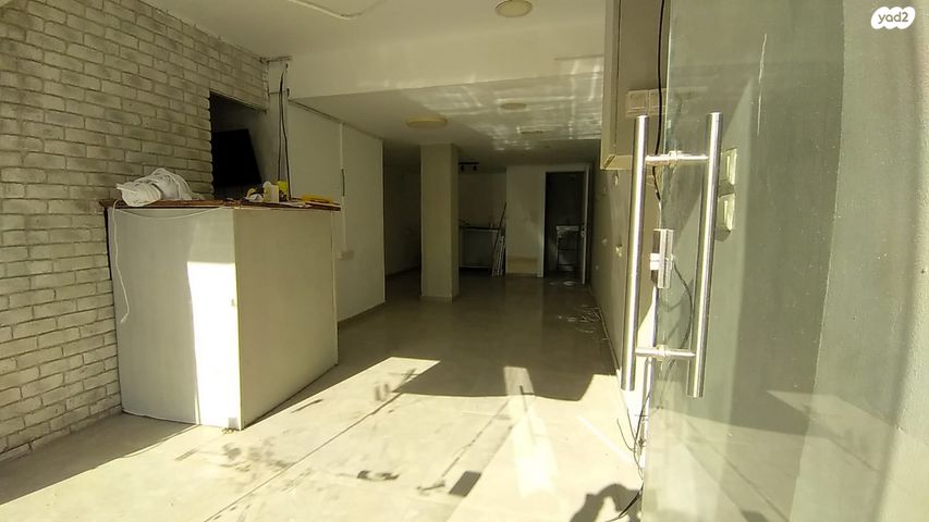 חנויות/ שטח מסחרי, רחובות