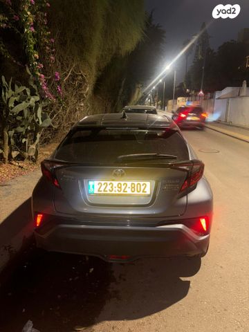 מודעת רכב טויוטה C-HR
