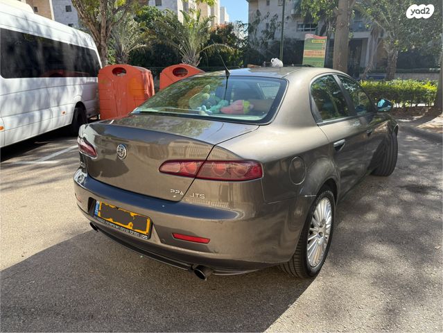 אלפא רומיאו 159