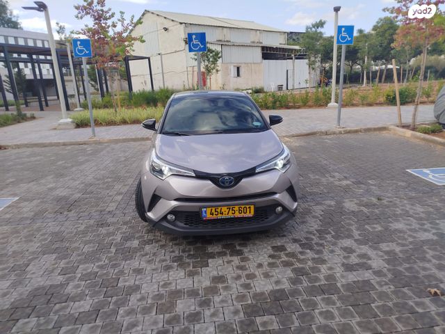 מודעת רכב טויוטה C-HR