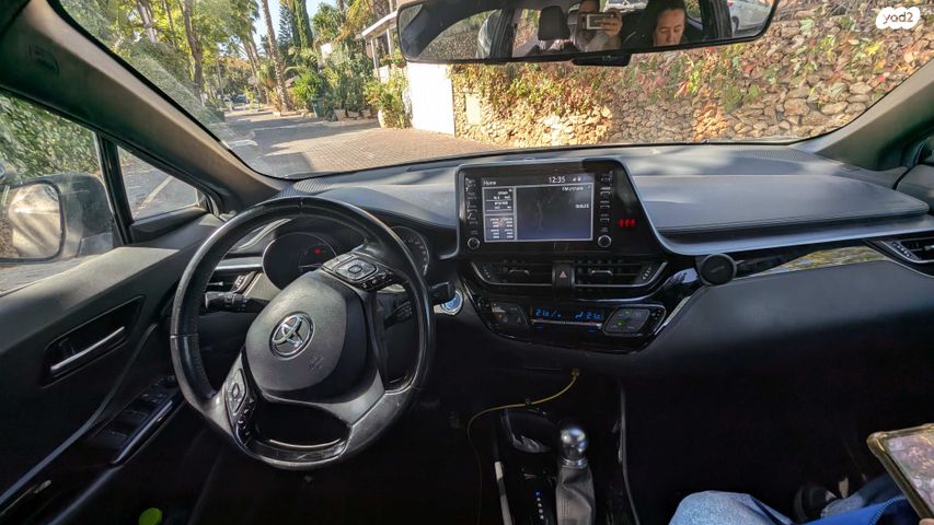 מודעת רכב טויוטה C-HR