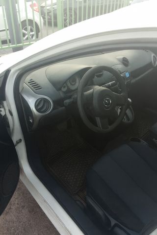 מודעת רכב מאזדה 2