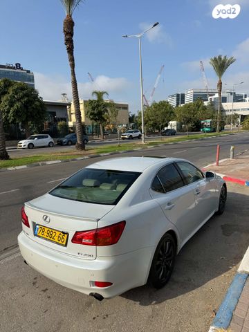 לקסוס IS