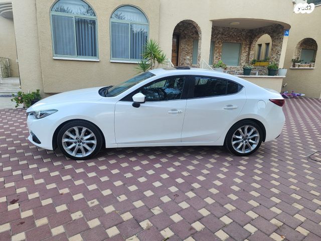 מודעת רכב מאזדה 3