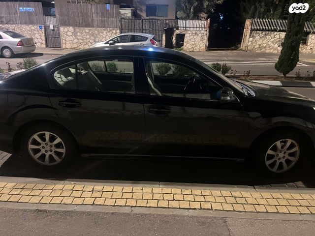 סובארו B4/לגאסי