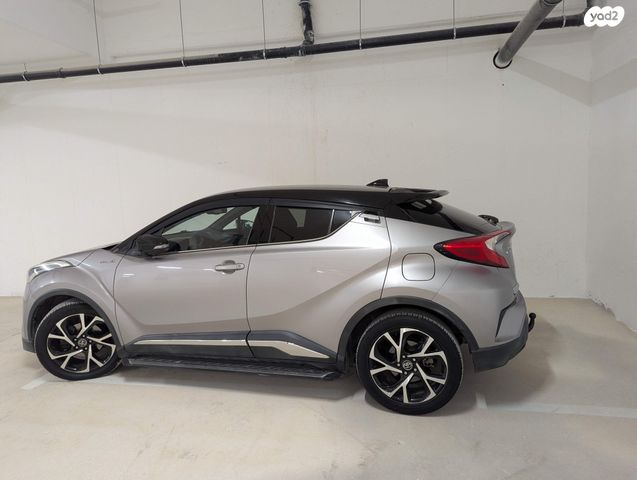 מודעת רכב טויוטה C-HR