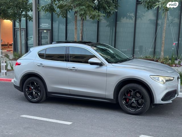 אלפא רומיאו סטלביו