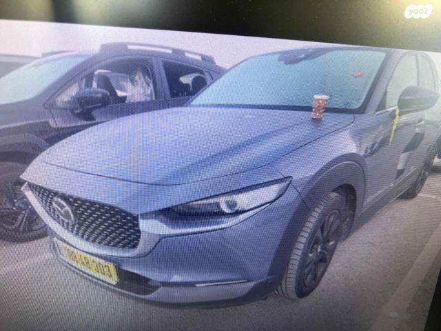 מודעת רכב מאזדה CX-30