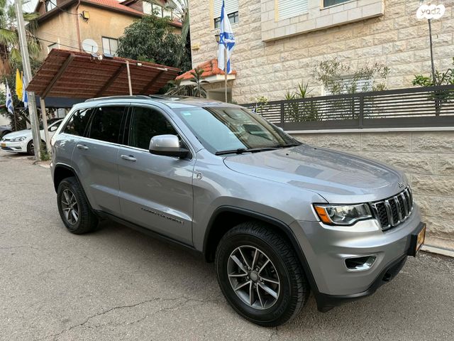 מודעת רכב ג'יפ גרנד צ'ירוקי