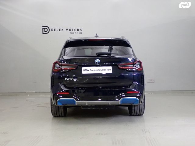 ב מ וו iX3