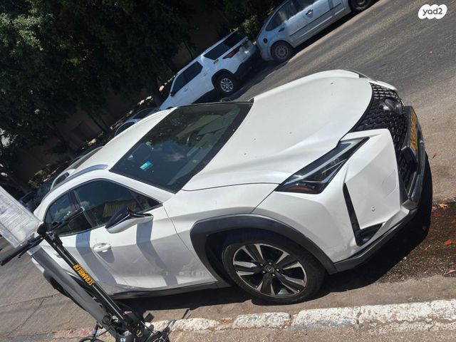 מודעת רכב לקסוס UX