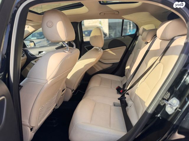 מרצדס-בנץ GLA