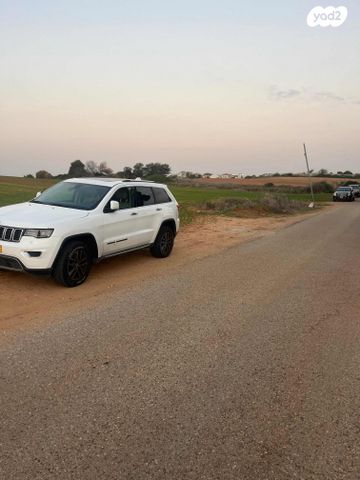 מודעת רכב ג'יפ גרנד צ'ירוקי