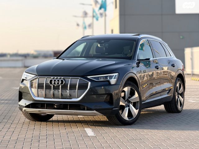 מודעת רכב אאודי E-tron