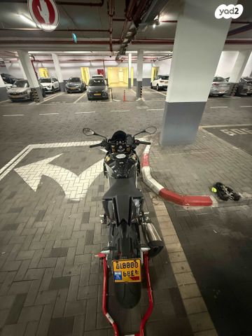 אפריליה טואונו V4