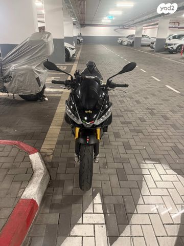 אפריליה טואונו V4