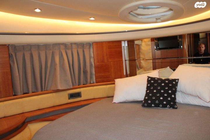 יאכטות - סירות מנוע