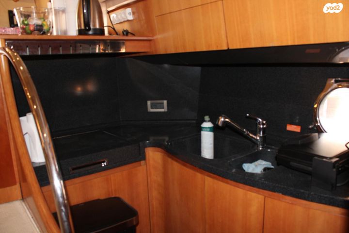 יאכטות - סירות מנוע