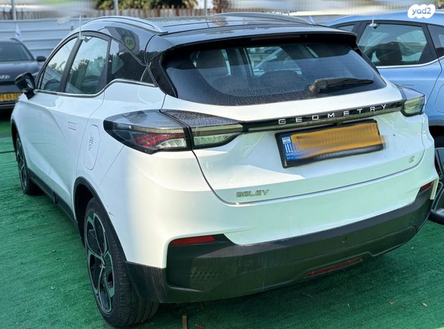 מודעת רכב ג׳ילי Geometry C 2