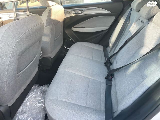 ג׳ילי Geometry C