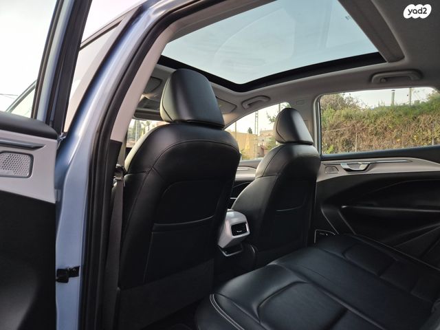 ג׳ילי Geometry C