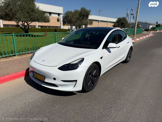 מודעת רכב טסלה מודל 3
