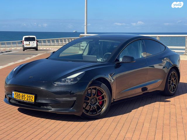 מודעת רכב טסלה מודל 3