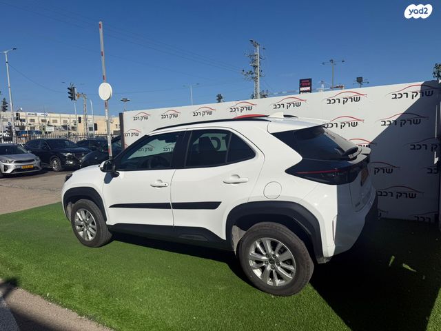 טויוטה יאריס קרוס