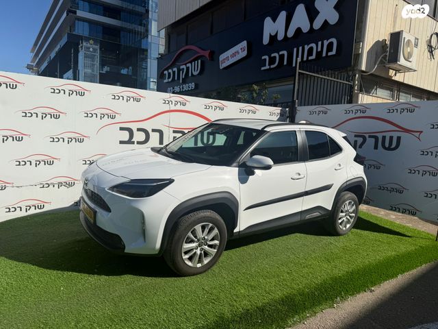 טויוטה יאריס קרוס