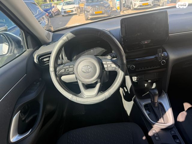 טויוטה יאריס קרוס