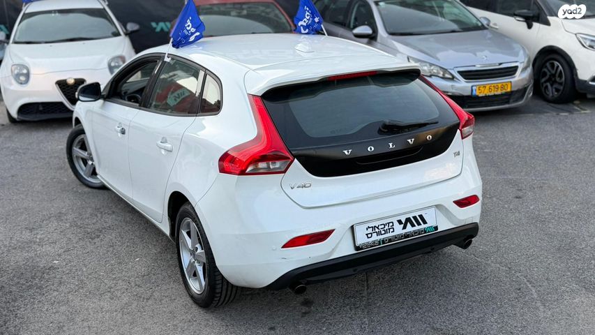 וולוו V40