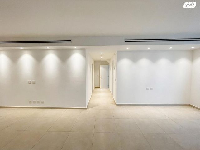 דירת גן, שיר השירים 1, גן יבנה מערב, גן יבנה