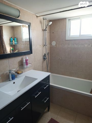 דירה, בנימין ד'ישראלי 41, אחוזה, חיפה