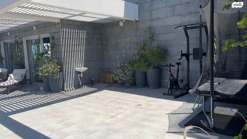 גג/ פנטהאוז, גינת אגוז 4, נווה גנים, פרדס חנה כרכור