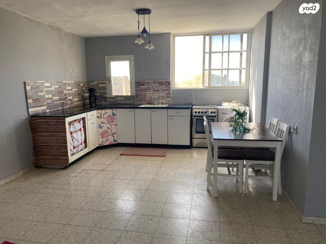 דירה, הגיבורים 529, ברית כהונה, נתיבות