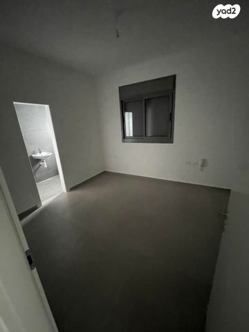 שדרות קדש 12