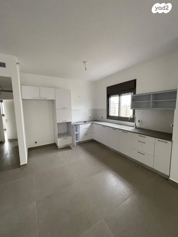 דירה, שדרות קדש 12, ברנע, אשקלון