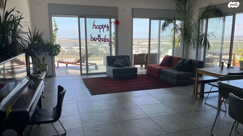 גג/ פנטהאוז, גינת אגוז 4, נווה גנים, פרדס חנה כרכור