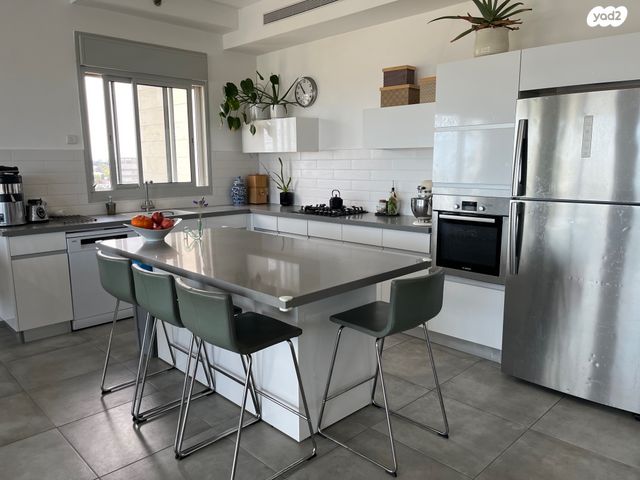 גג/ פנטהאוז, גינת אגוז 4, נווה גנים, פרדס חנה כרכור