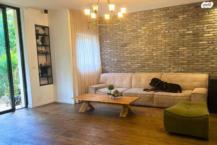 בית פרטי/ קוטג', דרך הפרחים 1, אזורי גדרה, גדרה