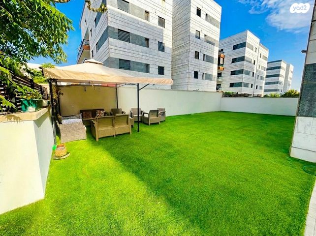 דירת גן, שיר השירים 1, גן יבנה מערב, גן יבנה