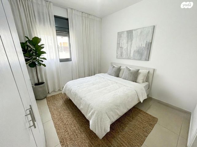 דירת גן, שיר השירים 1, גן יבנה מערב, גן יבנה